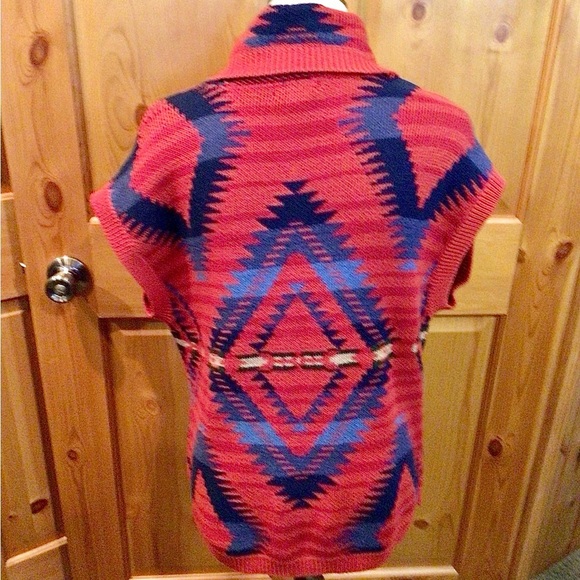 Geometric Patterned Red Sweater Vest - Picture 5 of 8